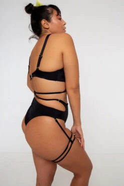 Nona Perkasa Gladiolus Top - Black -Pole Wear Shop Gladiolusblack03 d600aa2a a887 48ff 8fdd ffd142e90580