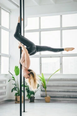 REV ACTIV Sticky Leggings - Black -Pole Wear Shop revactiv dancetemple print malowanieswiatlem 0034 1